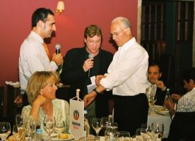 Intérprete para Franz Beckenbauer e Belá Rethy durante o Europeu